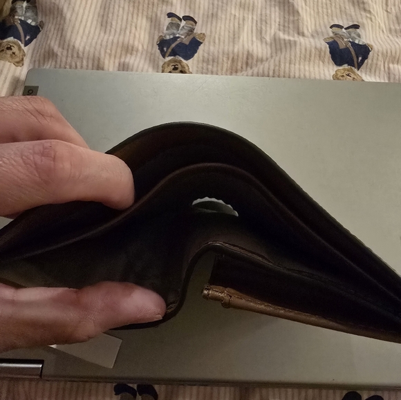 Michael Korrs Bifold Wallet - Picture 4 of 6